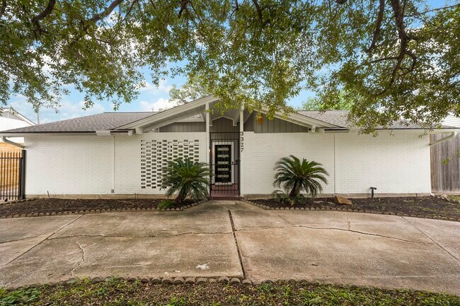 Building Photo - 3327 Freshmeadows Dr