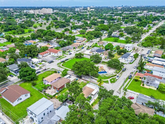 Building Photo - 3175 NW 43rd St