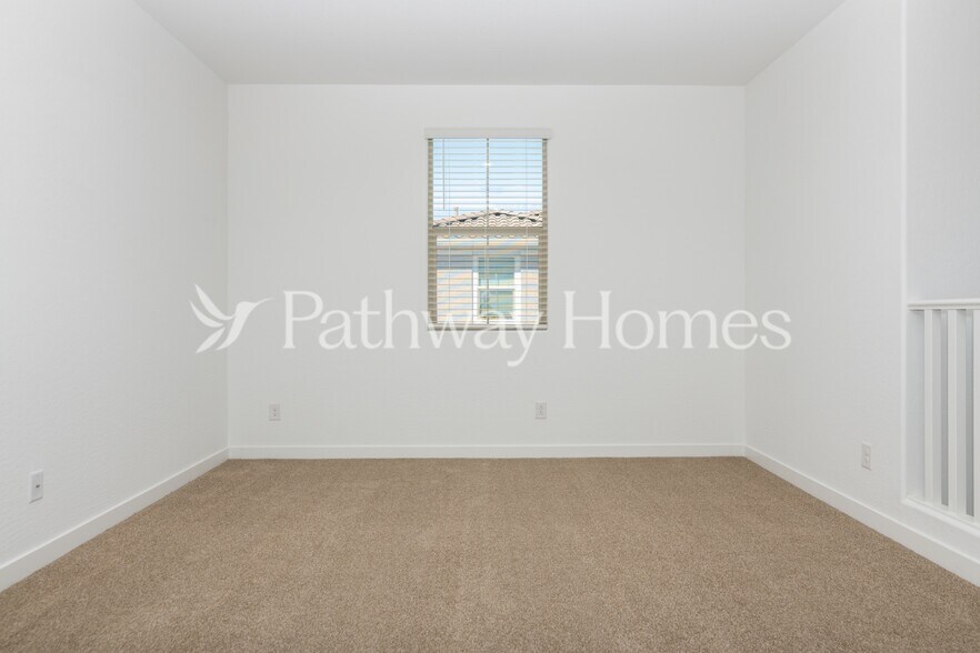 Building Photo - 9915 E Tiburon Ave