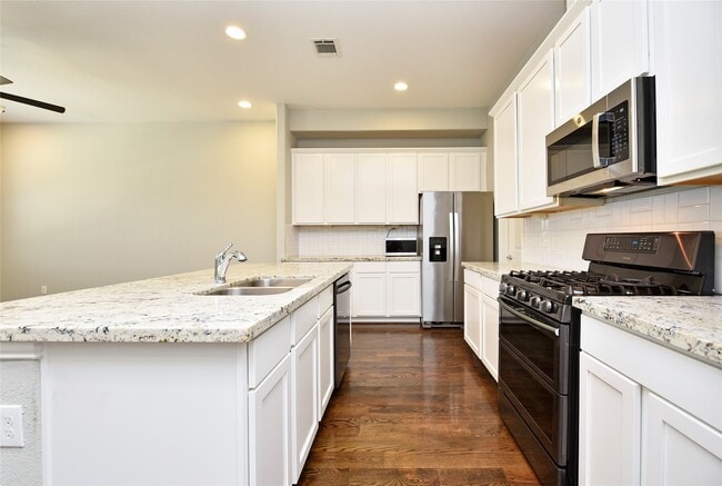 Building Photo - 5502 Camaguey St