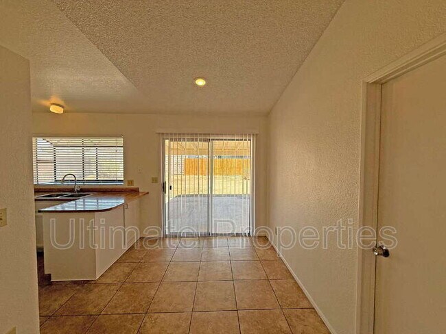 Building Photo - 9538 W Echo Ln