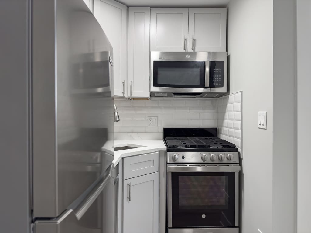 Building Photo - 510 W Belmont Ave