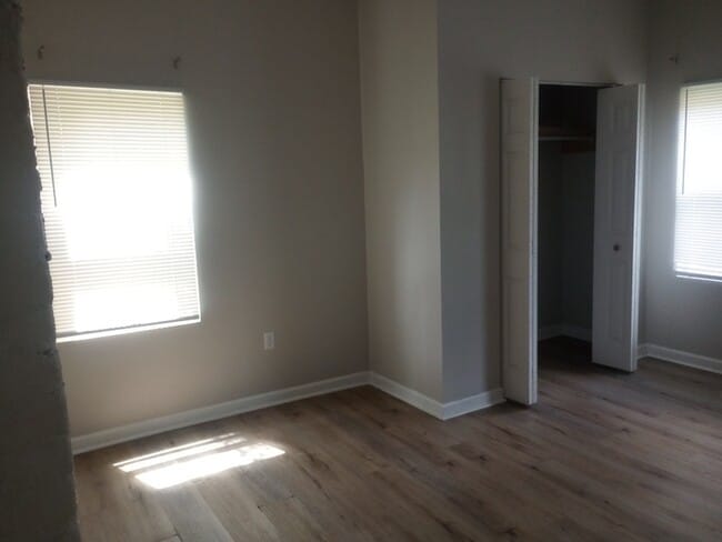 Building Photo - 3 Bedroom 2 Bathroom House