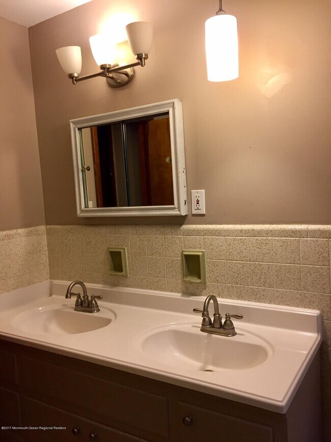 Building Photo - 21 Hamilton Ave