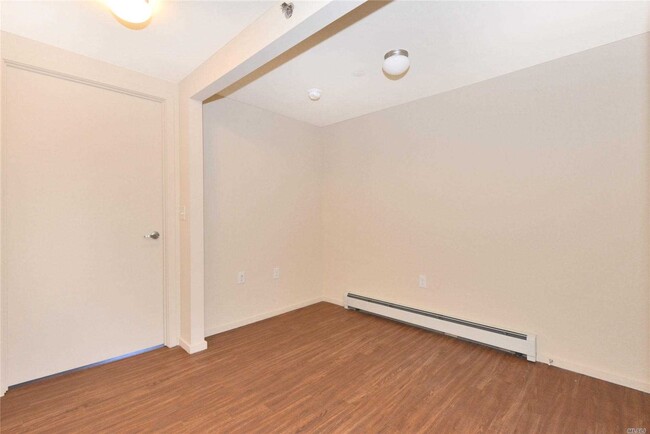 Building Photo - 420 Schroeders Ave