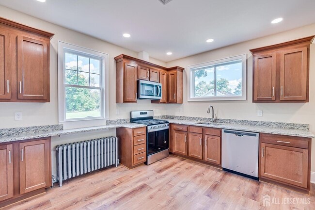 Building Photo - 338 Buckelew Ave