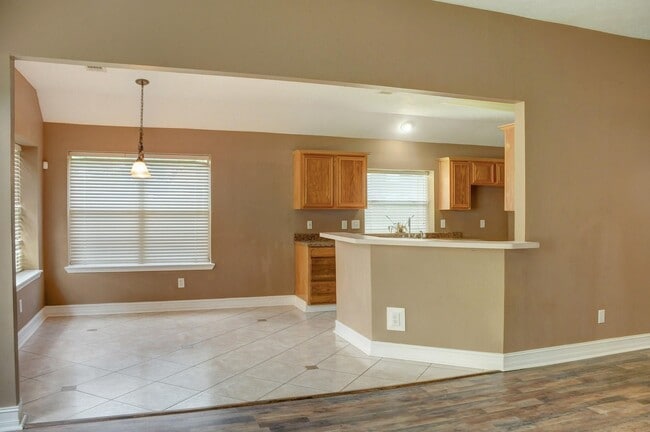 Building Photo - 10302 Otter Cir