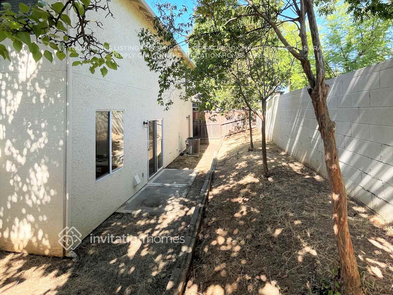 Building Photo - 2245 Fallwater Ln