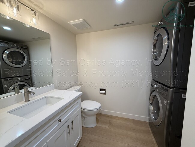 Building Photo - Newly Updated Two Bedroom Arroyo Carmel Townhouse