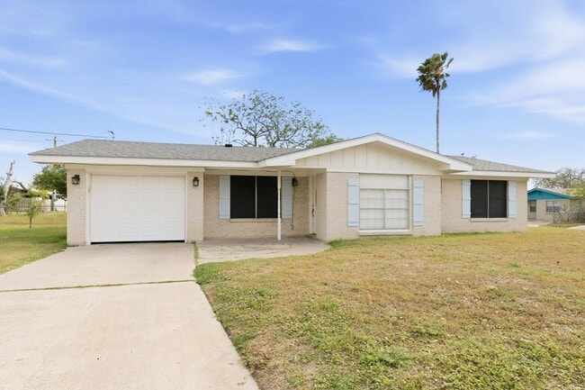 Building Photo - 711 Cisneros St