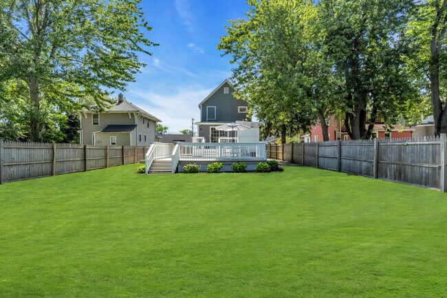 Building Photo - 1205 7th Ave