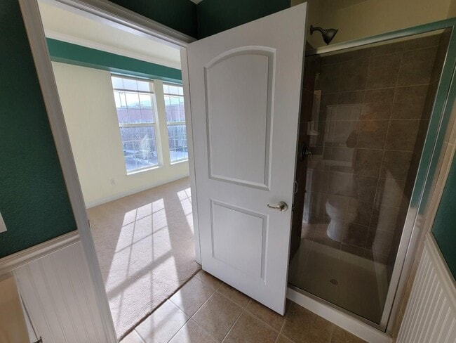 Building Photo - 2 Bed 2 Bath High-End Condo in Downtown Go...