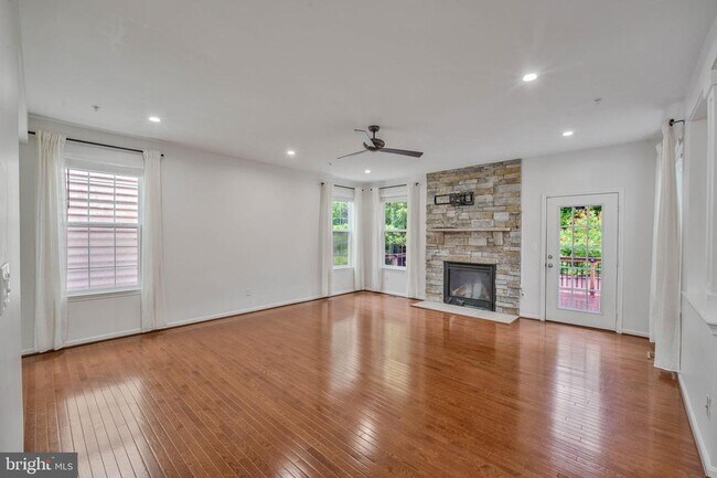 Building Photo - 3461 Eagle Ridge Dr