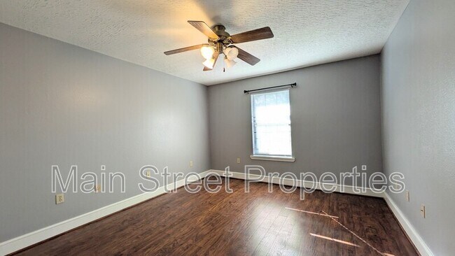 Building Photo - 912 Rentz Ave