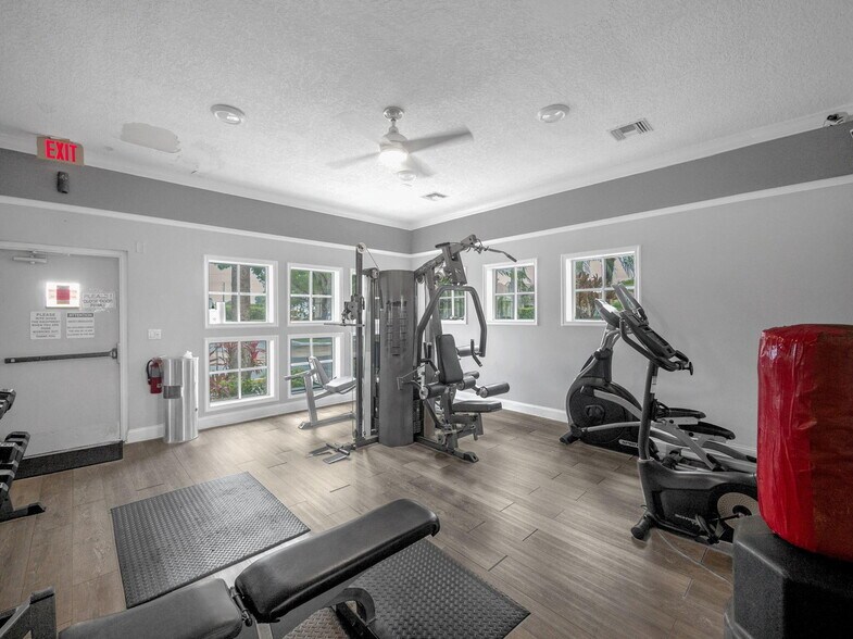 Building Photo - 815 W Boynton Beach Blvd