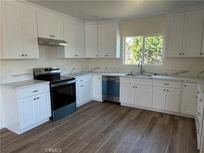 Building Photo - 3234 Vineland Ave