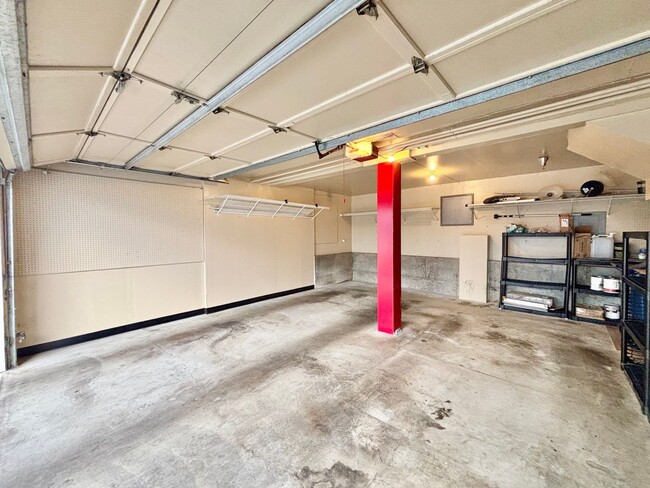 Building Photo - Convenience at Your Doorstep – Townhome for Rent in Newcastle