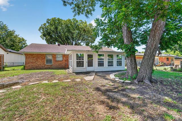 Building Photo - 2539 Highwood Dr