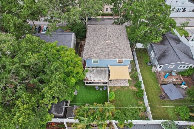 Building Photo - 2405 W Stroud Ave