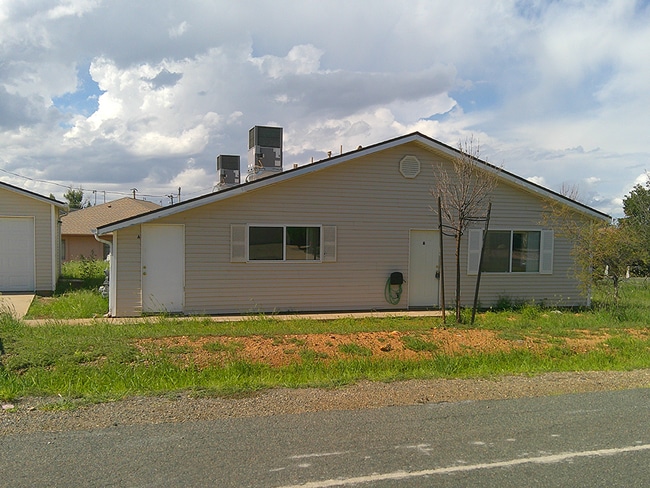 Building Photo - 3818 Vickie Ct