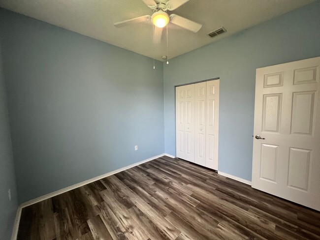 Building Photo - Beautiful 3 bedroom 2 bathroom pool home