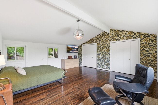 Building Photo - 4603 Ivanhoe St