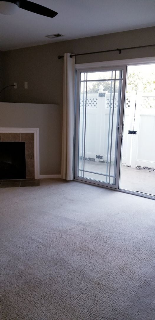 Building Photo - Townhome in great location!