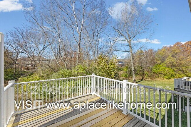 Building Photo - 2216 SW Rambling Vine Rd