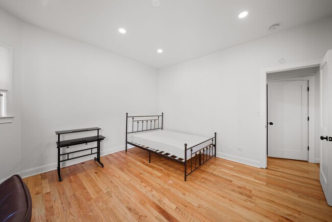 Building Photo - 1118 Garnett Pl