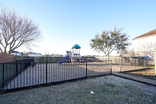 Building Photo - 19422 Hillside Springs Cir