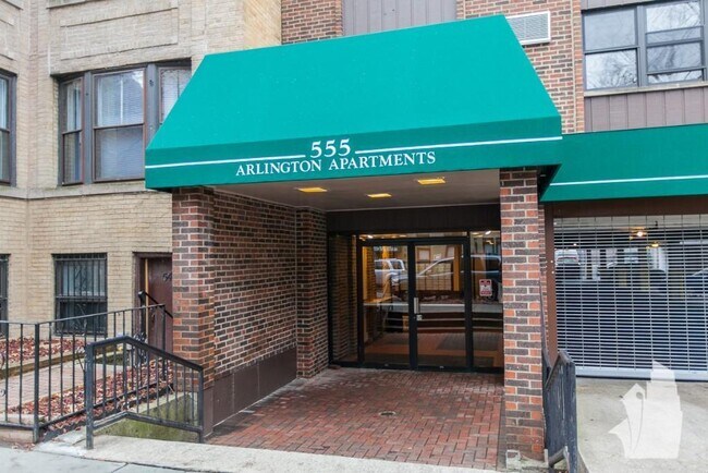 Building Photo - 555 W Arlington