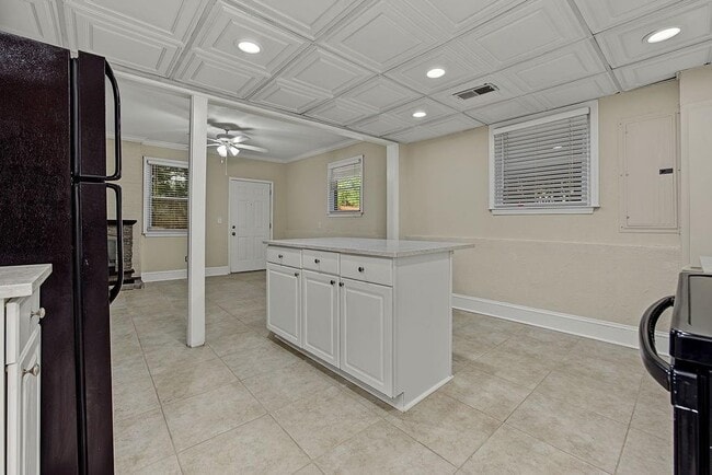 Building Photo - 2132 Dunwoody Glen