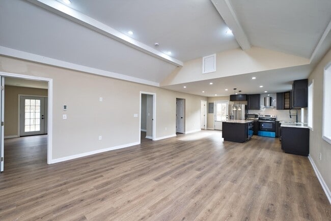 Building Photo - 4 Water St