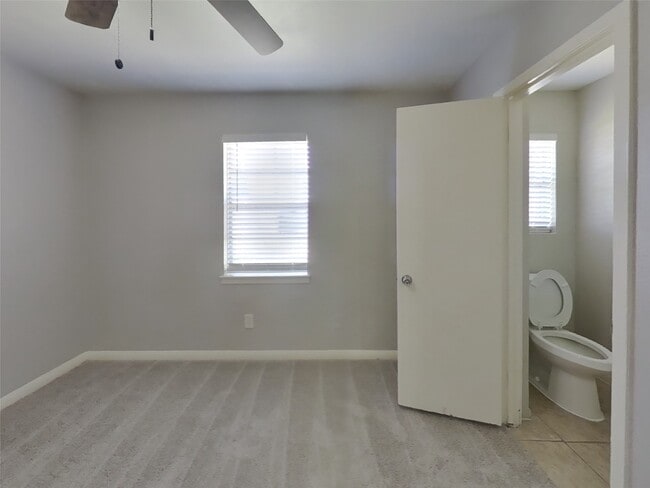 Building Photo - 411 E Carby Rd