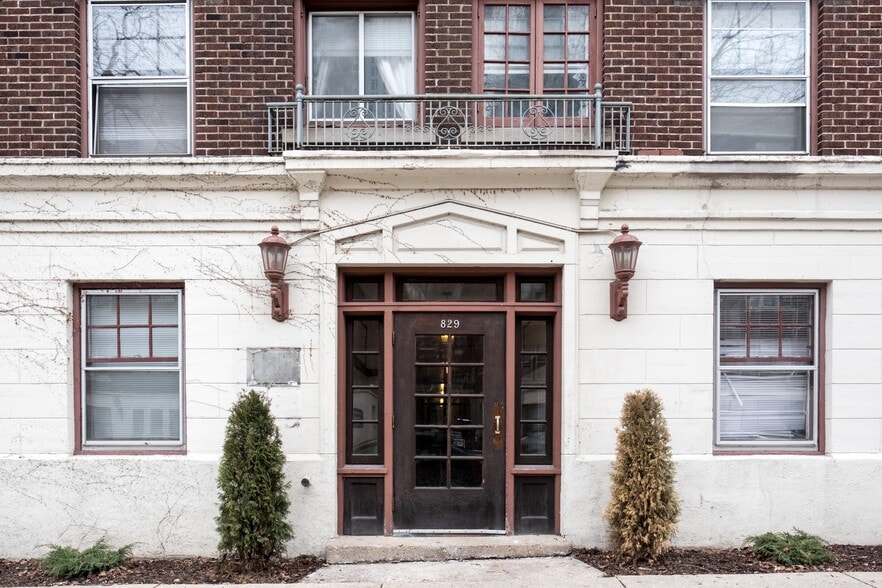 Building Photo - 829 N Cass St