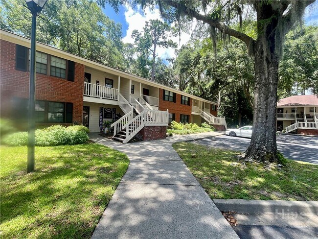 Building Photo - 19 Colony Park Dr