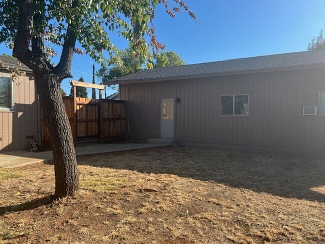 Building Photo - Modern Auburn Retreat—Fully Renovated 3BR ...