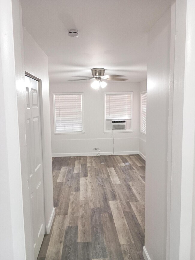 Building Photo - 622 N L St