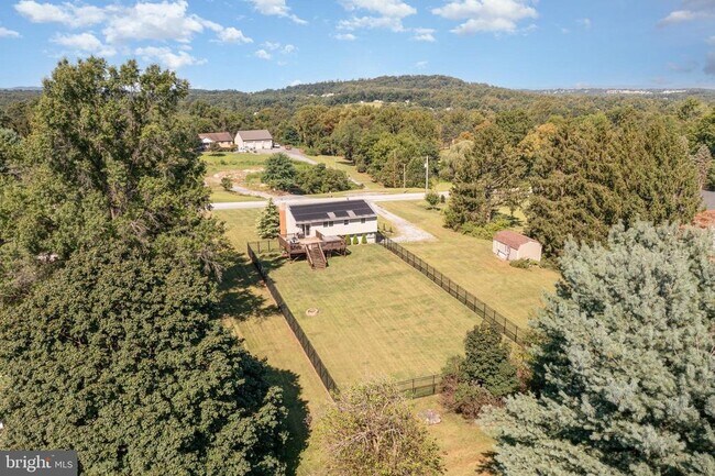 Building Photo - 1145 Highland Dr