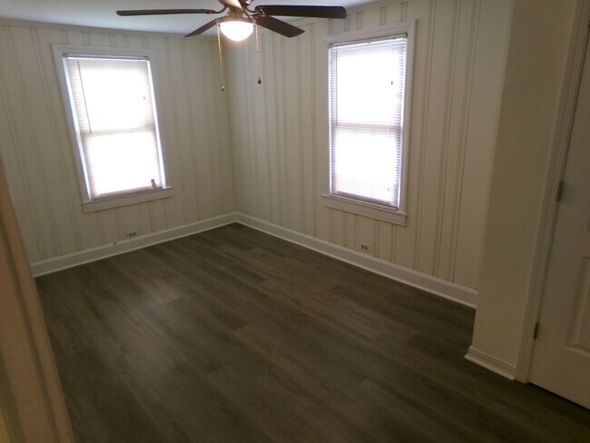 Building Photo - Spacious 3-Bedroom 2-Bathroom Home