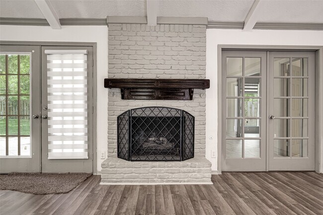 Building Photo - 705 Holly Springs Ct