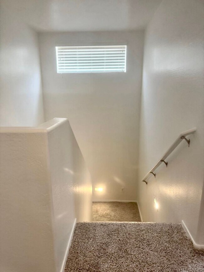 Building Photo - Exquisite 4 bd/2.5 bath home in Albany Village