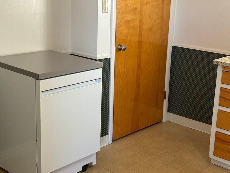 Building Photo - 4026 Ella Ave