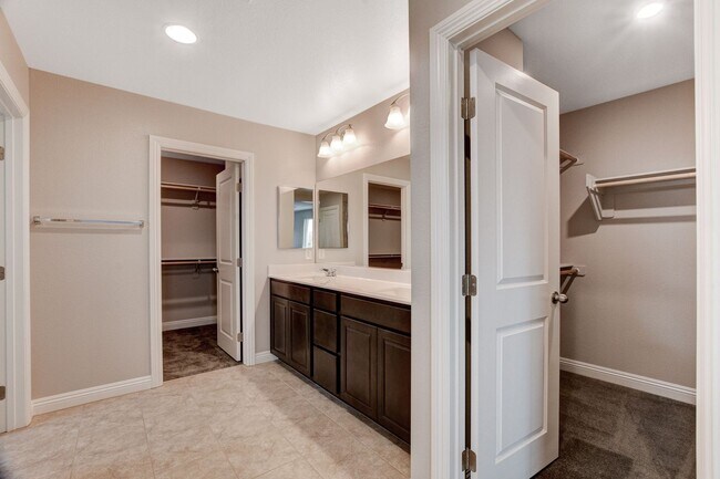 Building Photo - Stylish 3-Bedroom Home with Upgraded Kitch...