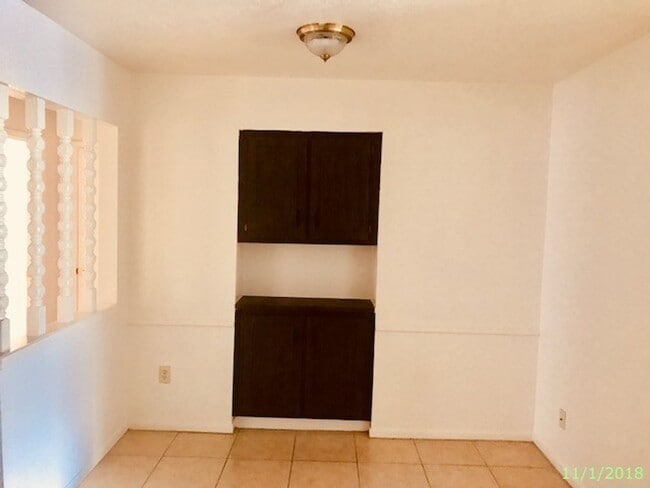 Building Photo - 2 BEDROOM 2 BATH PATIO HOME WITH 1010 SF