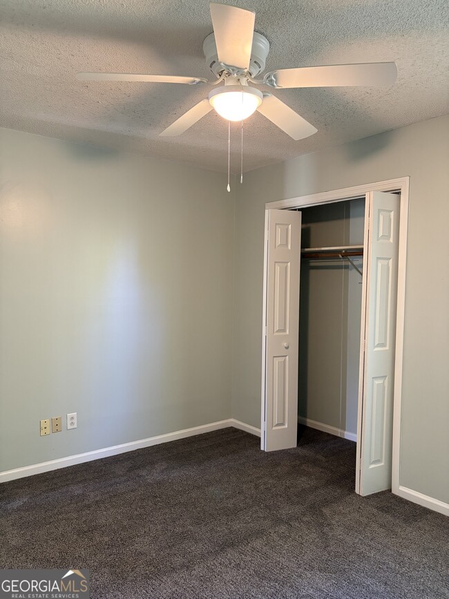 Building Photo - 121 Innerlake Ln