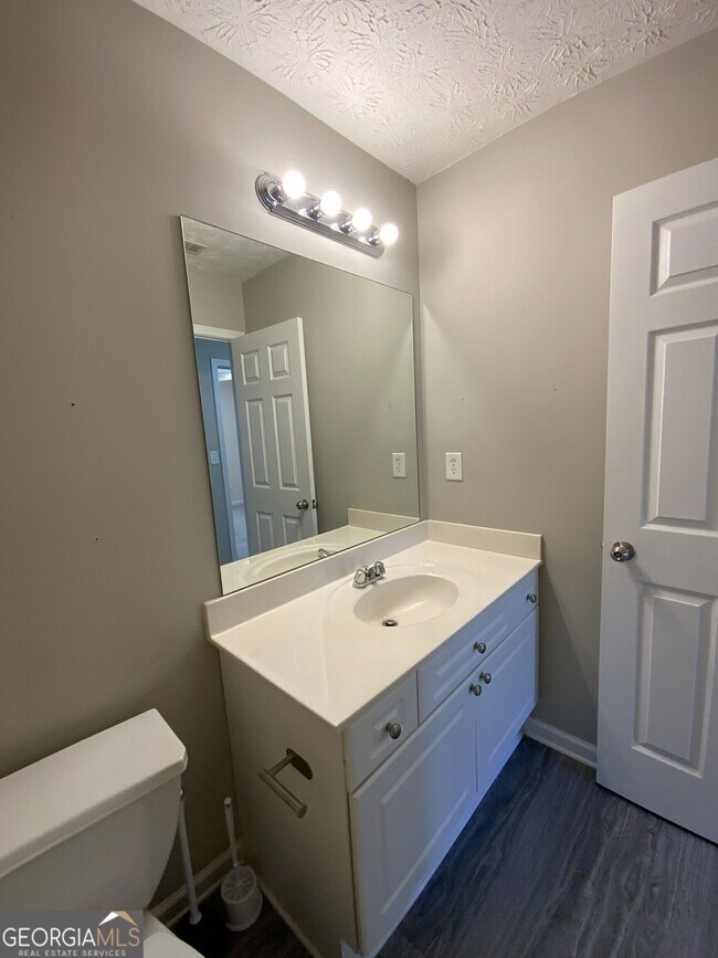 Building Photo - 4905 Vireo Dr