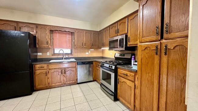 Building Photo - 15720 S 88th Ave
