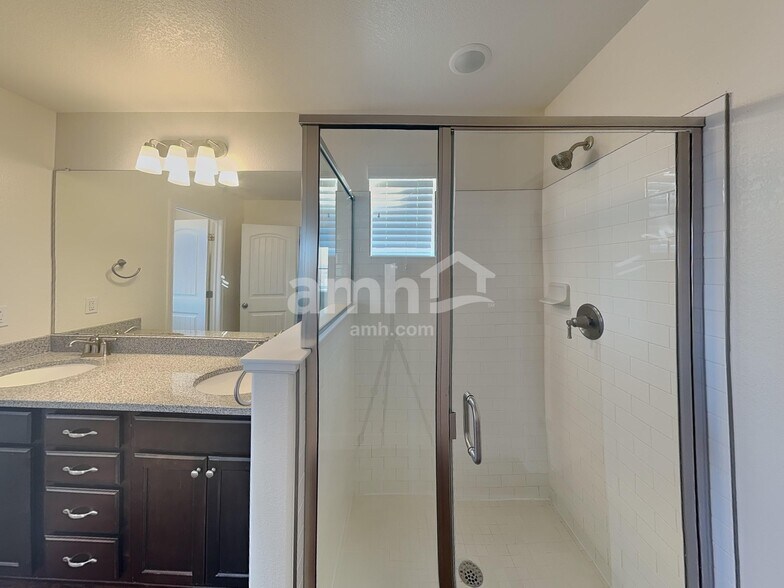 Building Photo - 4775 Crestone Peak St