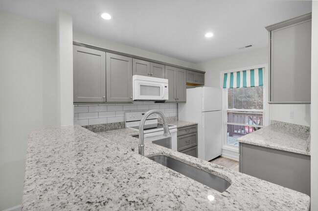 Building Photo - 7212 Windward Dr